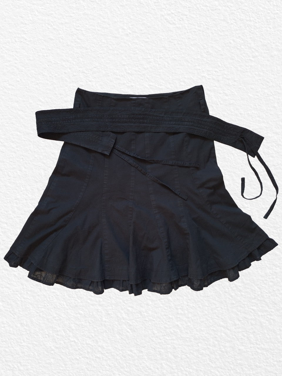 Jupe noire style japonais avec ceinture à nouer