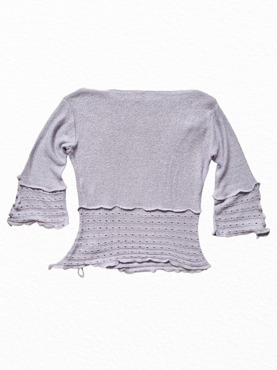 Pull lavande avec lien latéral et fleur