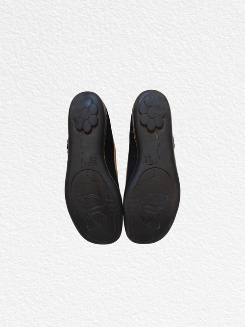 Ballerines noires avec broderies et liserés floraux marron