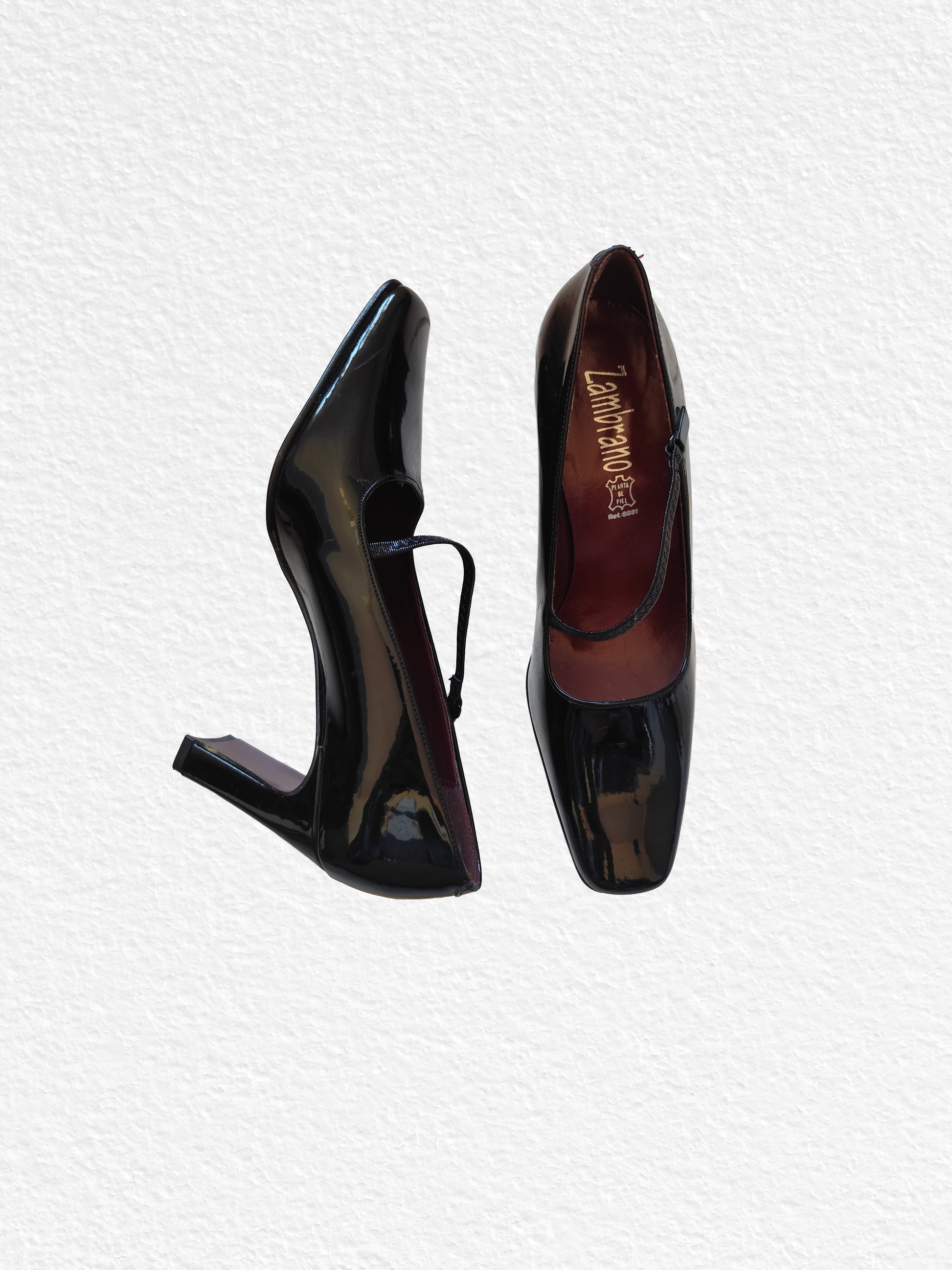 Talons noir verni