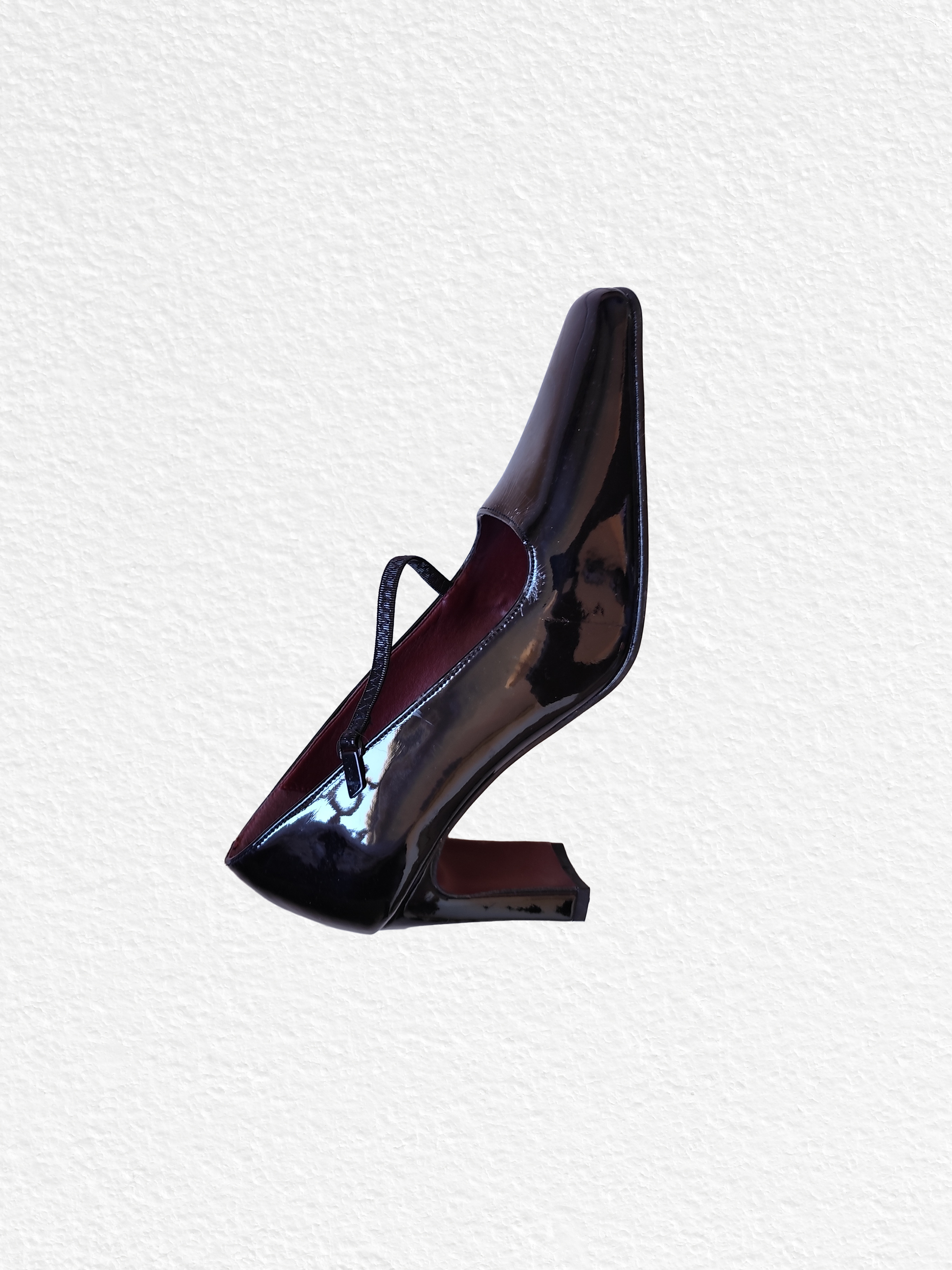 Talons noir verni
