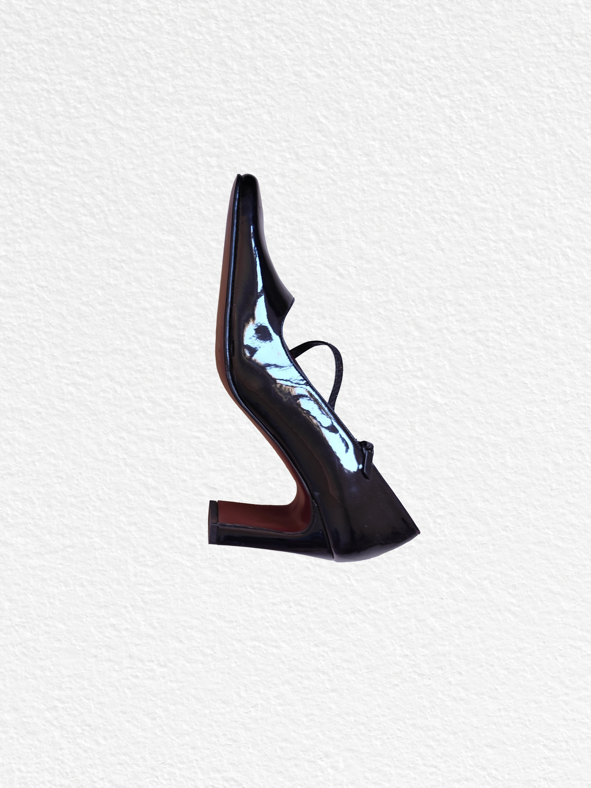 Talons noir verni