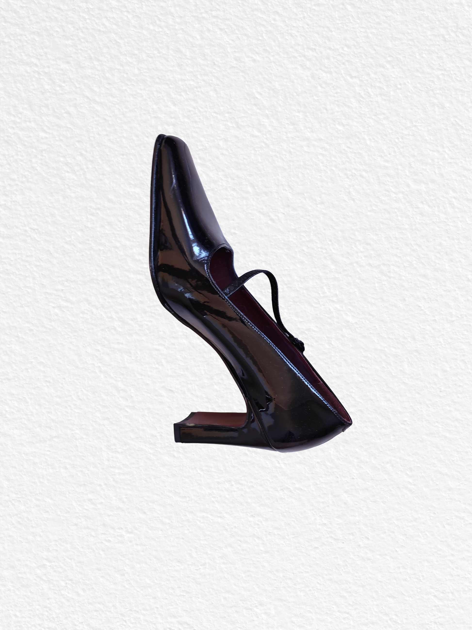 Talons noir verni