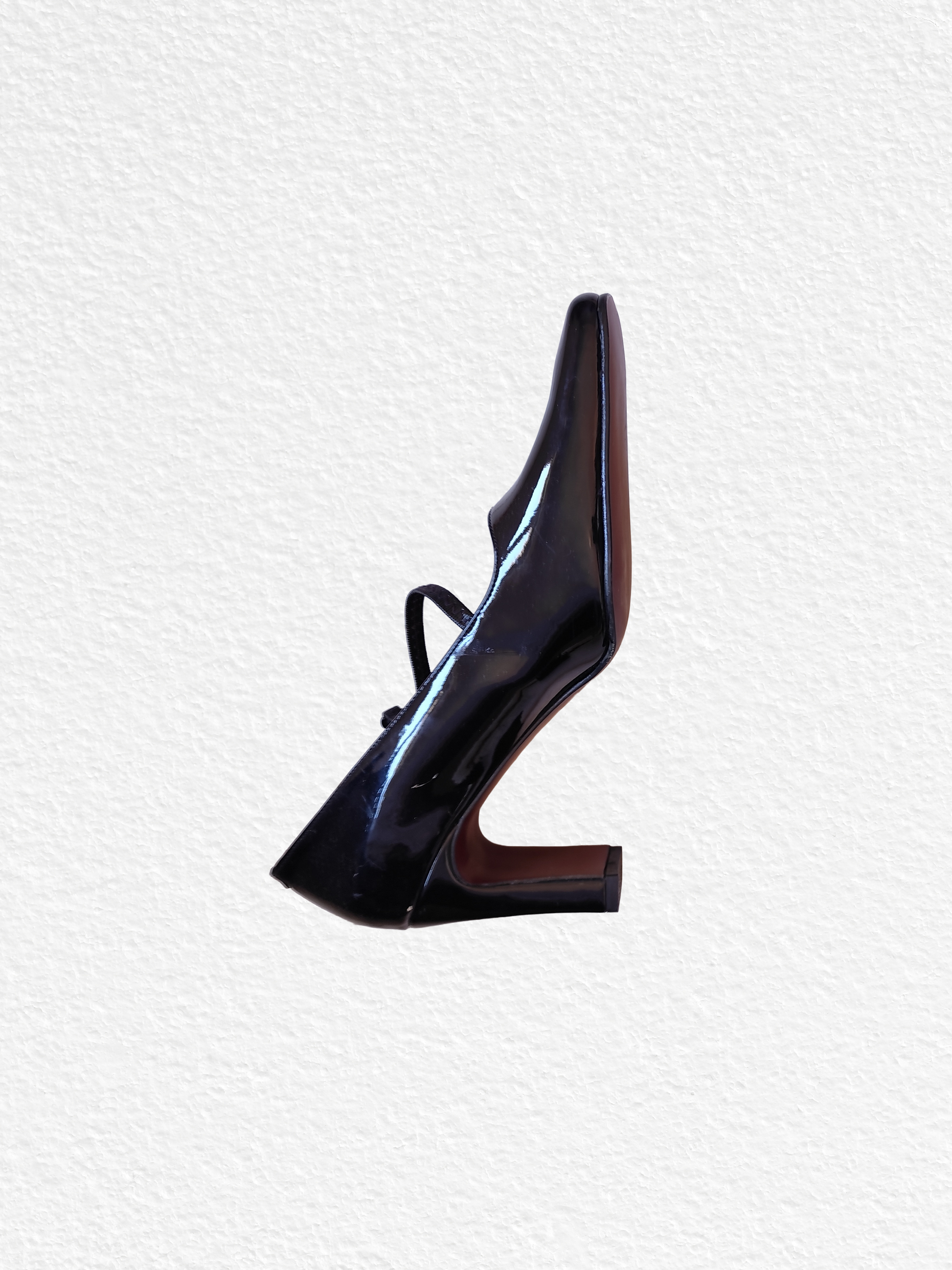 Talons noir verni