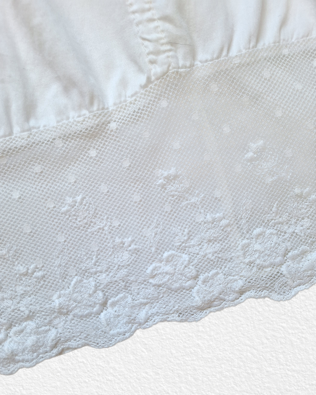 Made in Italy white embroidered cami - M