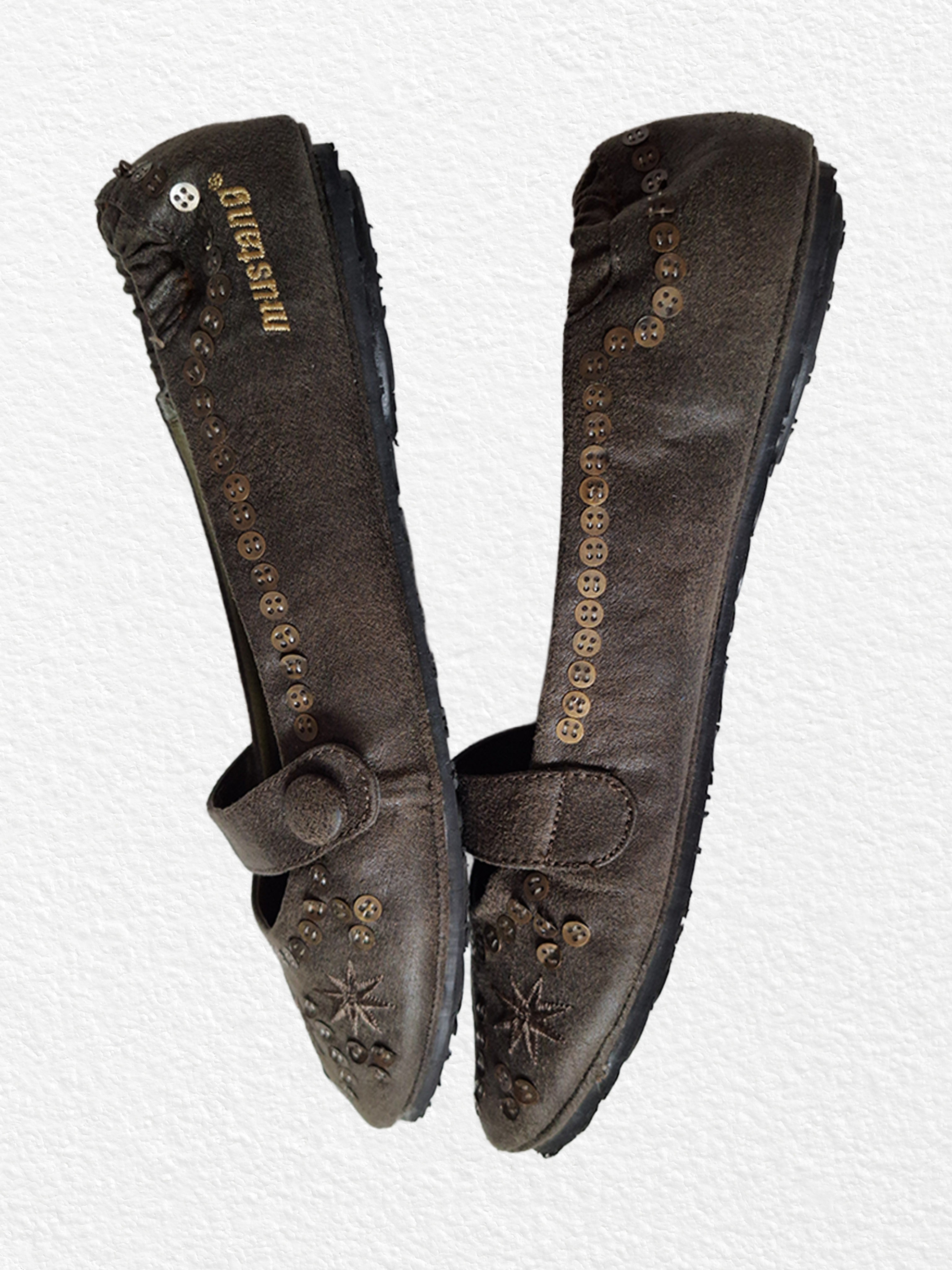 RARE Mustang deep olive green flat shoes