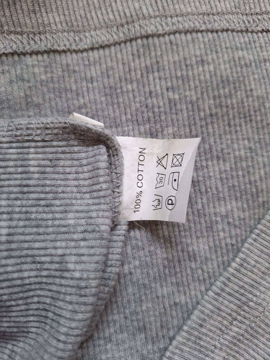 Grey rhinestone graphic tank top - M