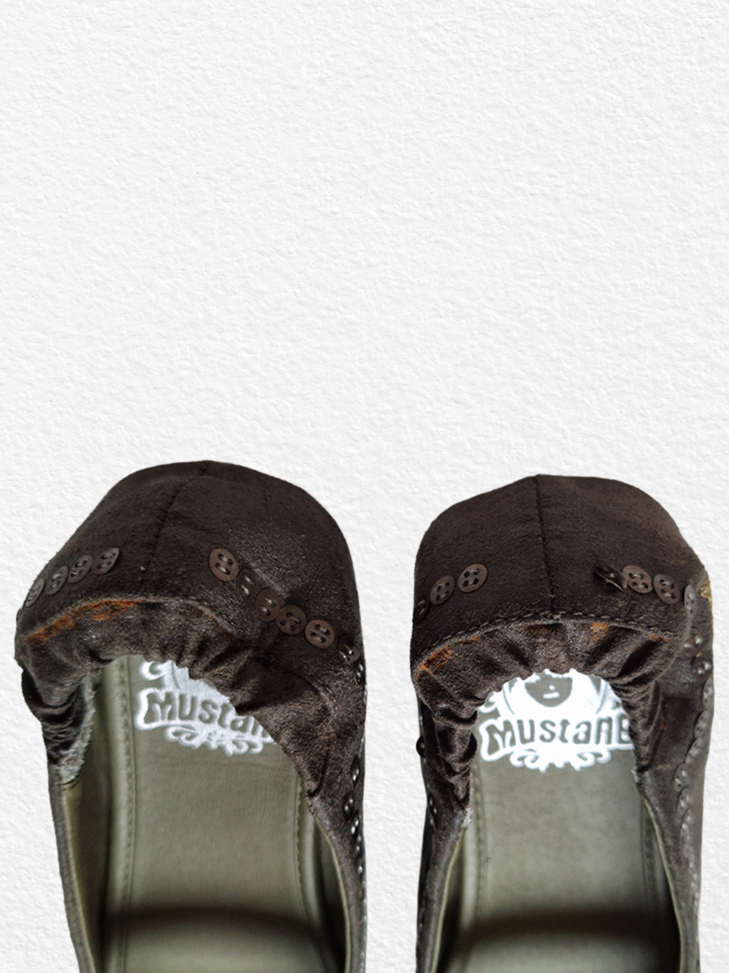 RARE Mustang deep olive green flat shoes